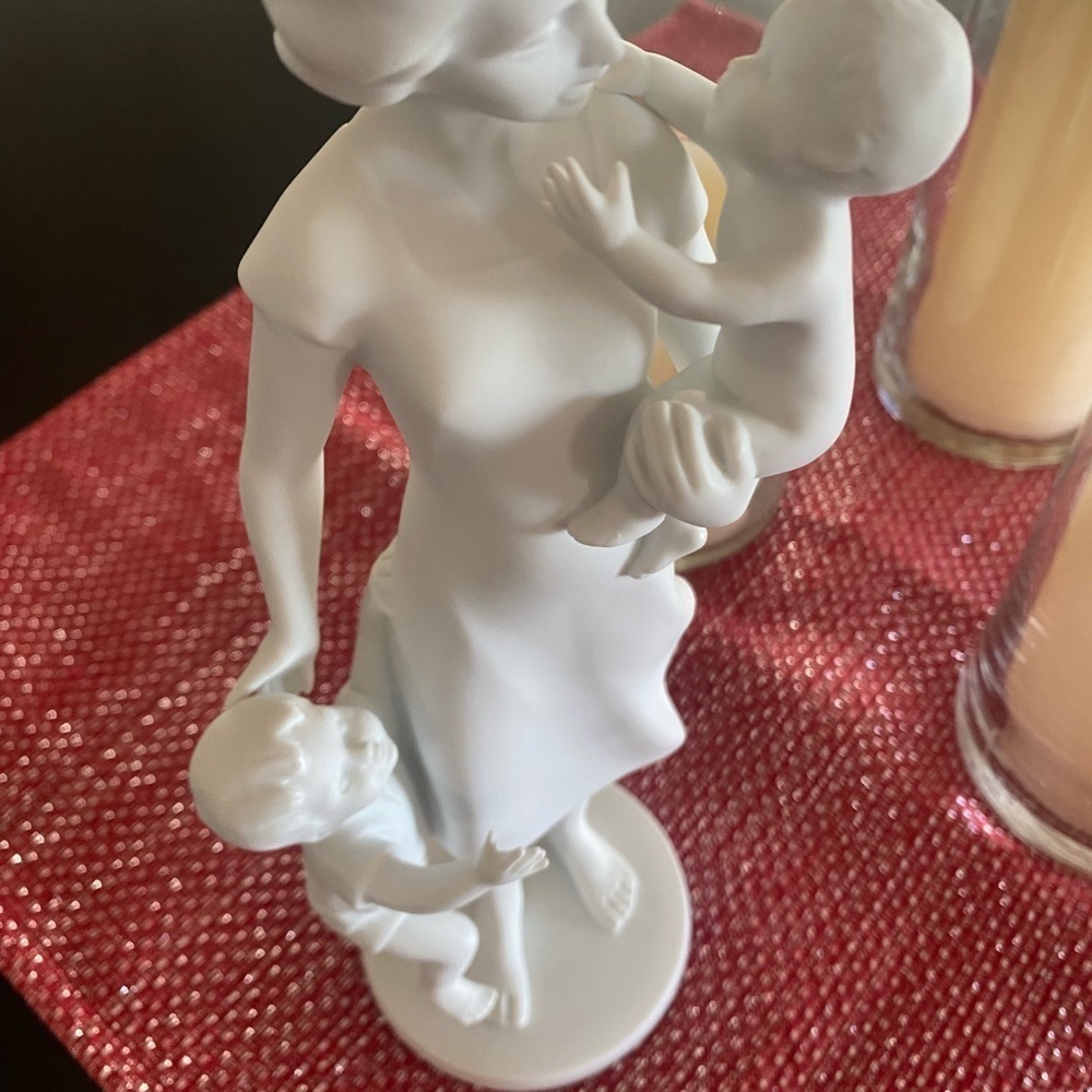 Vintage Kaiser German Porcelain - Picture 5 of 6
